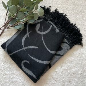 Patterned Black and Charcoal Gray Wrap